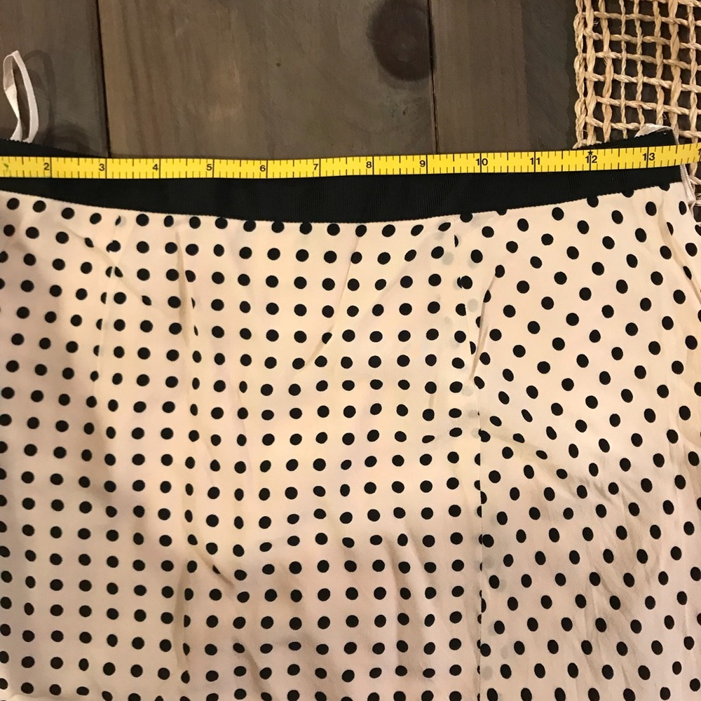 100% Silk Polka Dot Banana Republic skirt - Picture 3 of 4